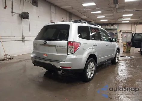 2011 Subaru Forester 2.5X Premium z USA, uszkodzony, nr VIN JF2SHADC3BH765527